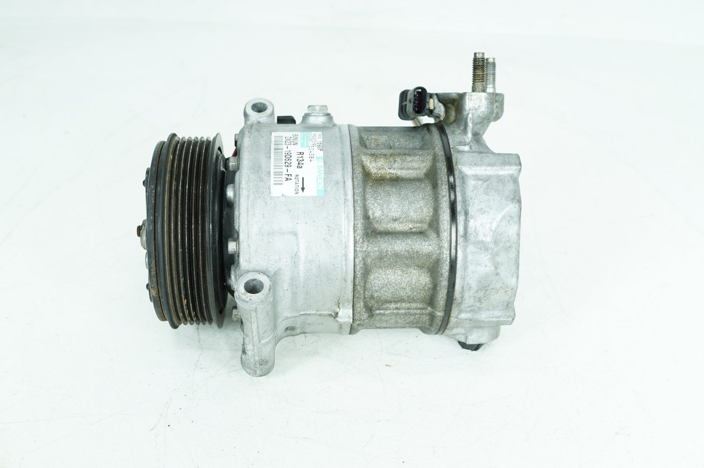 2013 - 2015 Jaguar XF  Air Conditioning Compressor Bracket