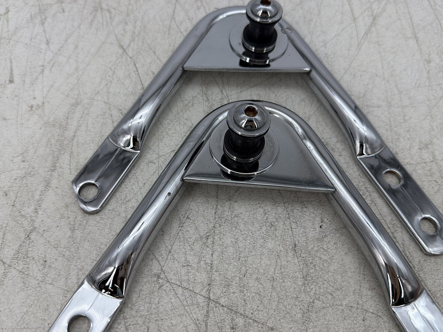 2004 Harley Road King Touring Custom FLHRSI OEM Detachable Tour Pak Luggage Box Bracket