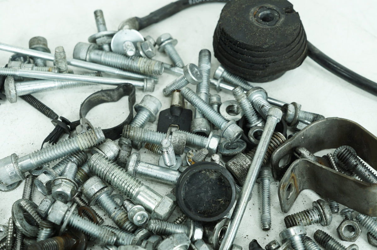 2014 Harley-Davidson Touring FLHTCU - Hardware Bolts Nuts & Brackets