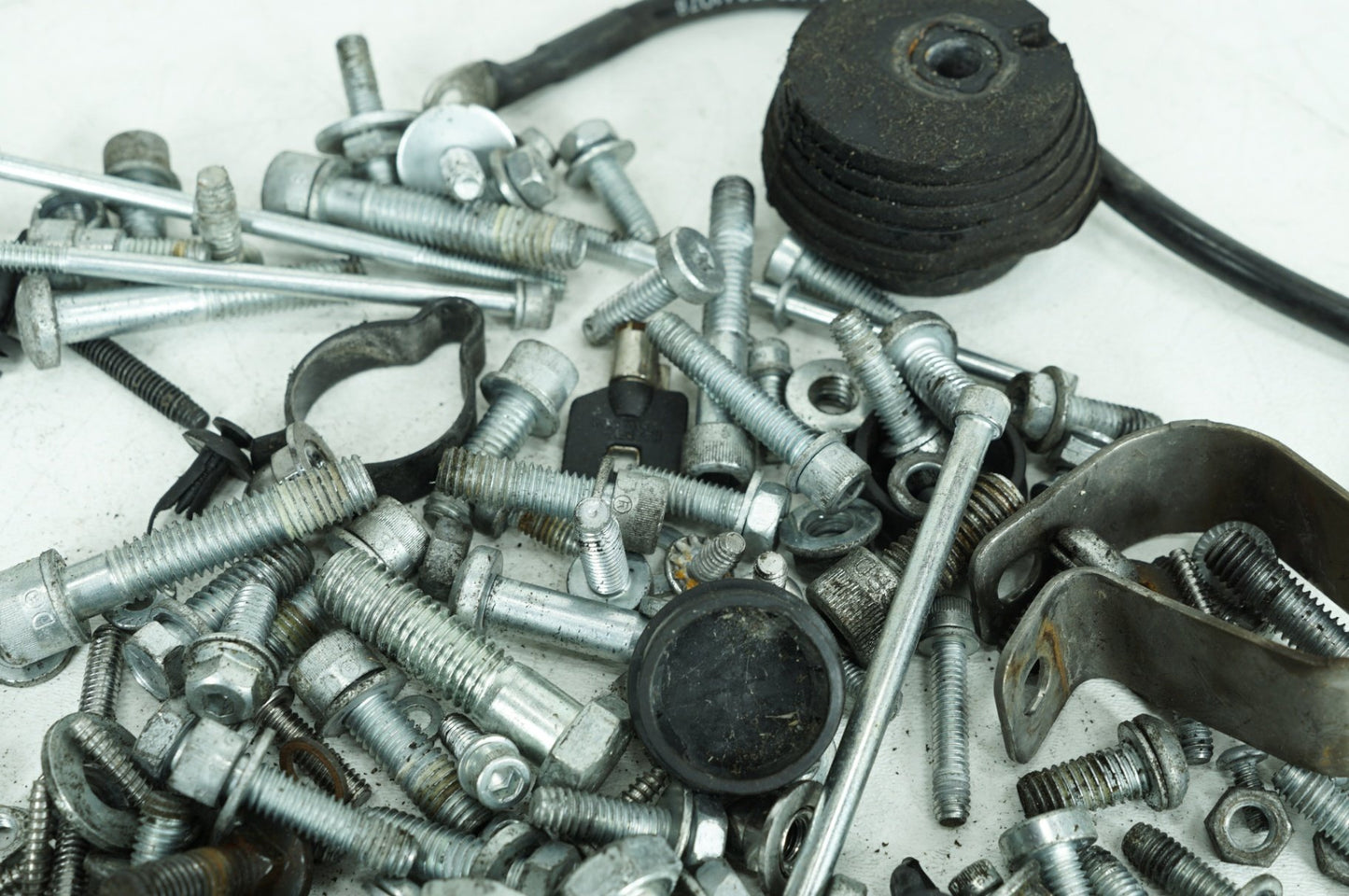 2014 Harley-Davidson Touring FLHTCU - Hardware Bolts Nuts & Brackets
