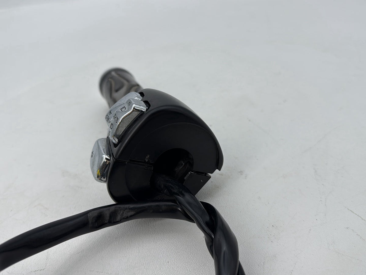 2004 - 2013 Harley-Davidson Sportster 883 Custom Left Turn Signal Headlight Switches Controls 71597-96B