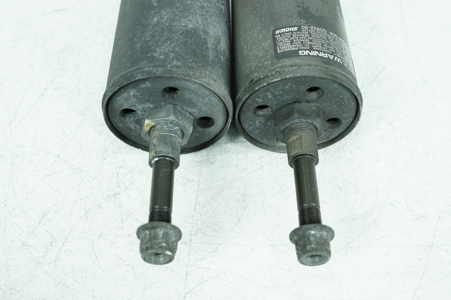 2000 - 2006 Harley-Davidson Softail Fat Boy Rear Left Right Shock Absorbers 54508-00A