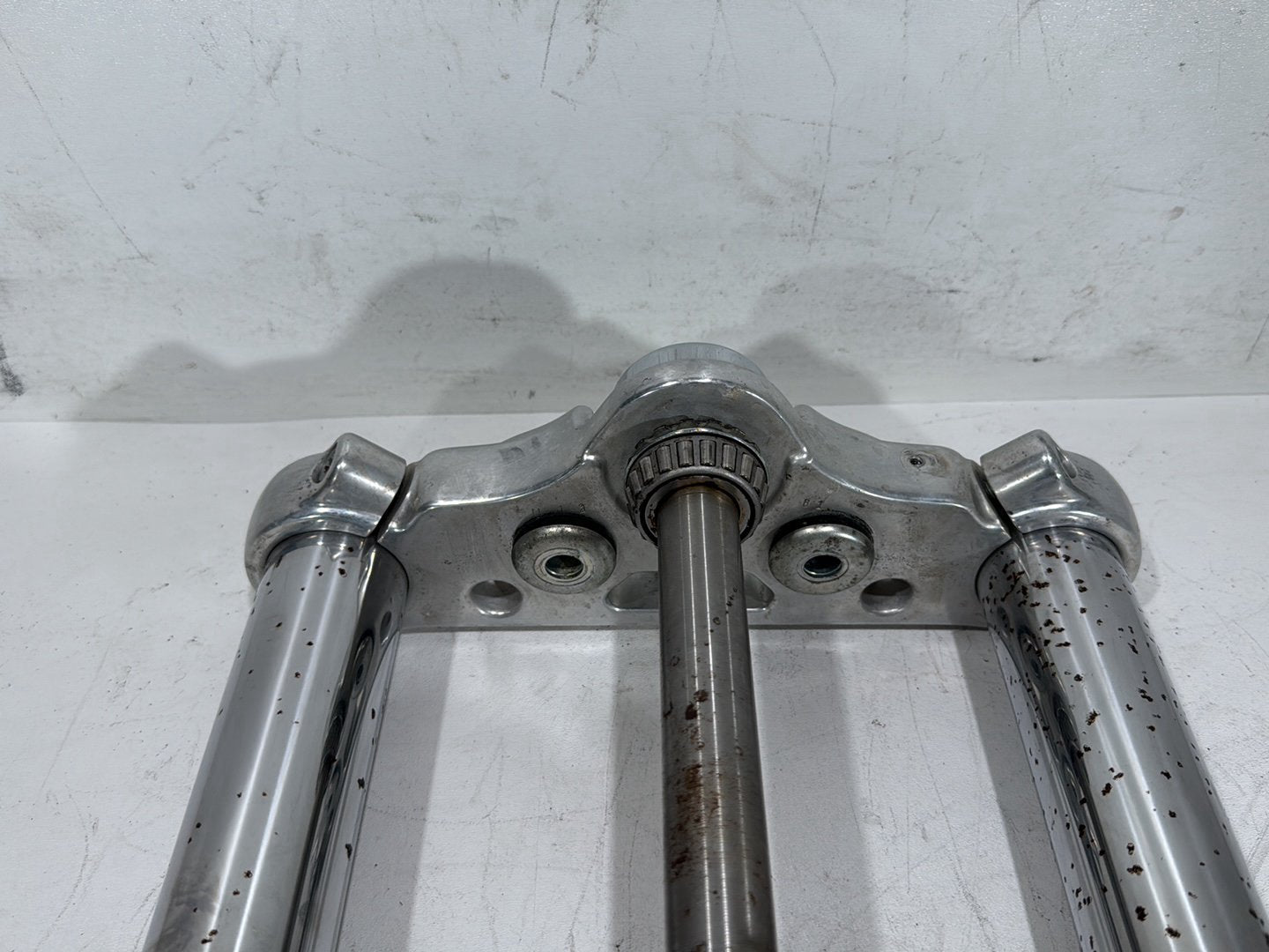 08 Harley Dyna Fat Bob FXDF OEM Front Triple Tree Set & LH RH Fork Legs Sliders