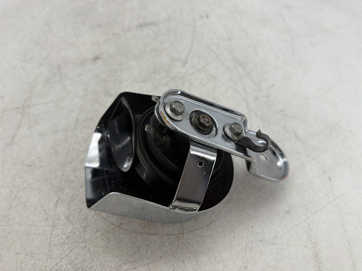 2004 Harley Electra Glide Touring Ultra OEM Horn Signal Klaxon Chrome Cover