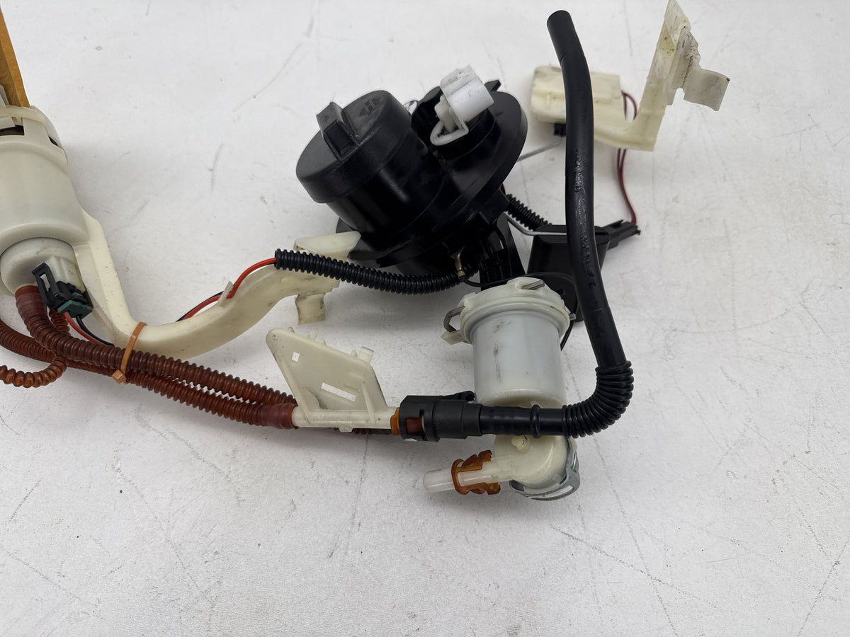 09 Harley Electra Glide Touring Ultra OEM Fuel Pump Gas Gasoline Petrol Sending