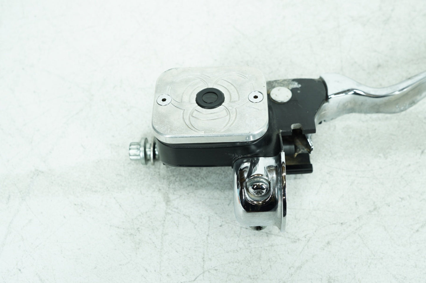 1999 - 2006 Harley-Davidson Dyna Low Rider Front Right Brake Lever Master Cylinder 45019-96D