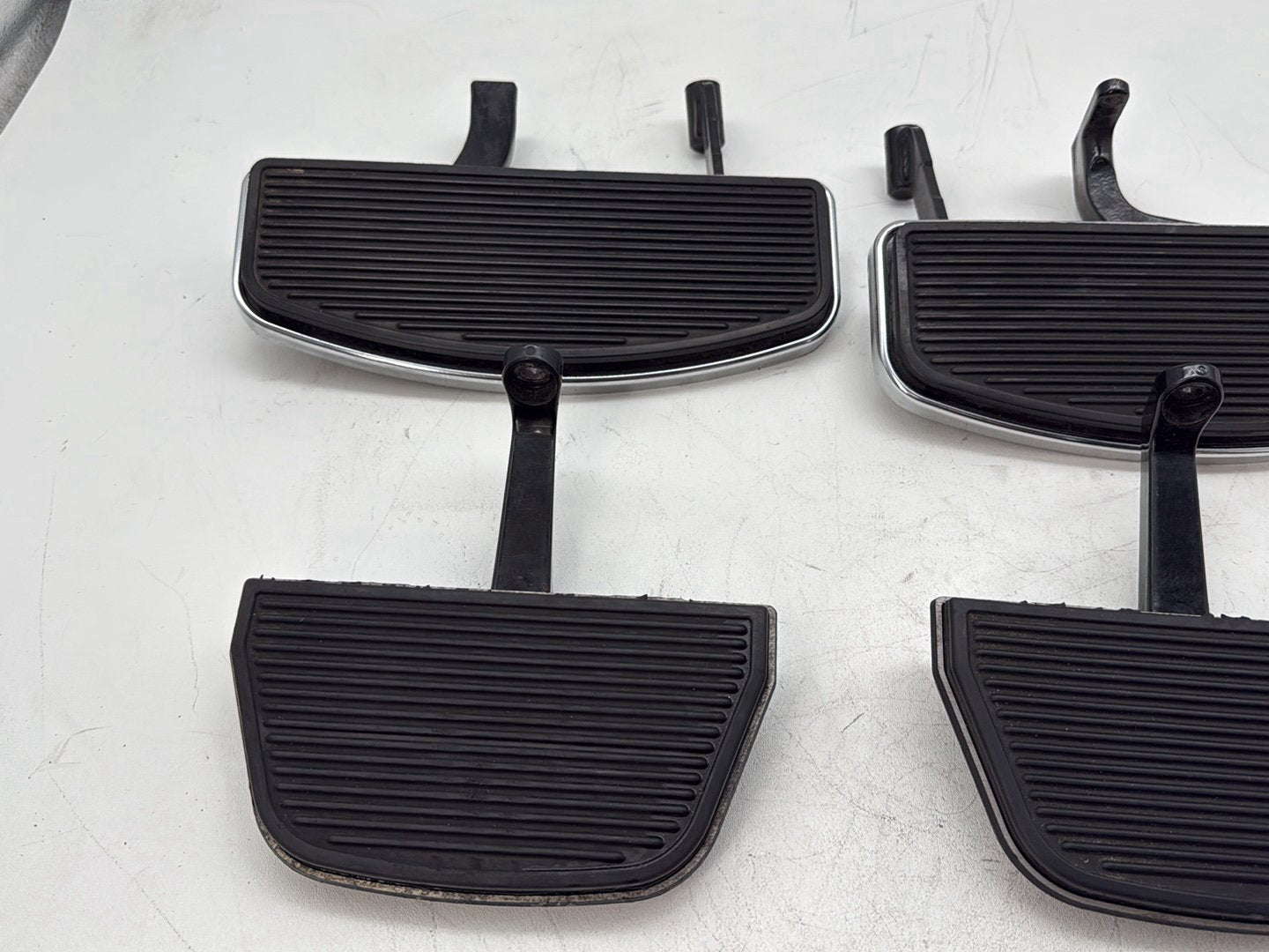 2006 Harley Touring FLHTCI Electra Glide Classic OEM Left Right Driver & Pass Floorboard Foot Rest