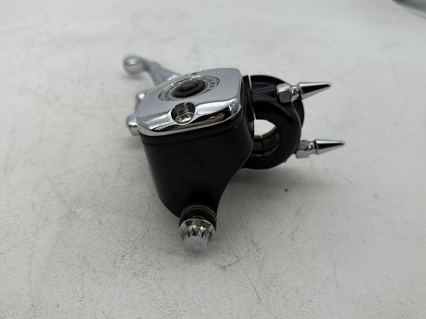 2006 Harley Dyna FXDWGI Wide Glide OEM Front Right Brake Lever Master Cylinder