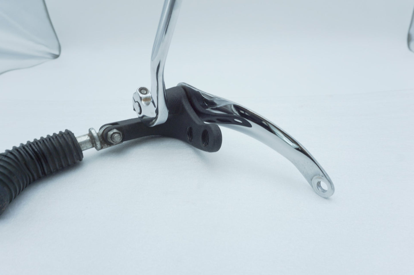 2008 - 2016 Harley-Davidson Dyna Wide Glide Left Foot Rest Support Bracket Peg 33693-03