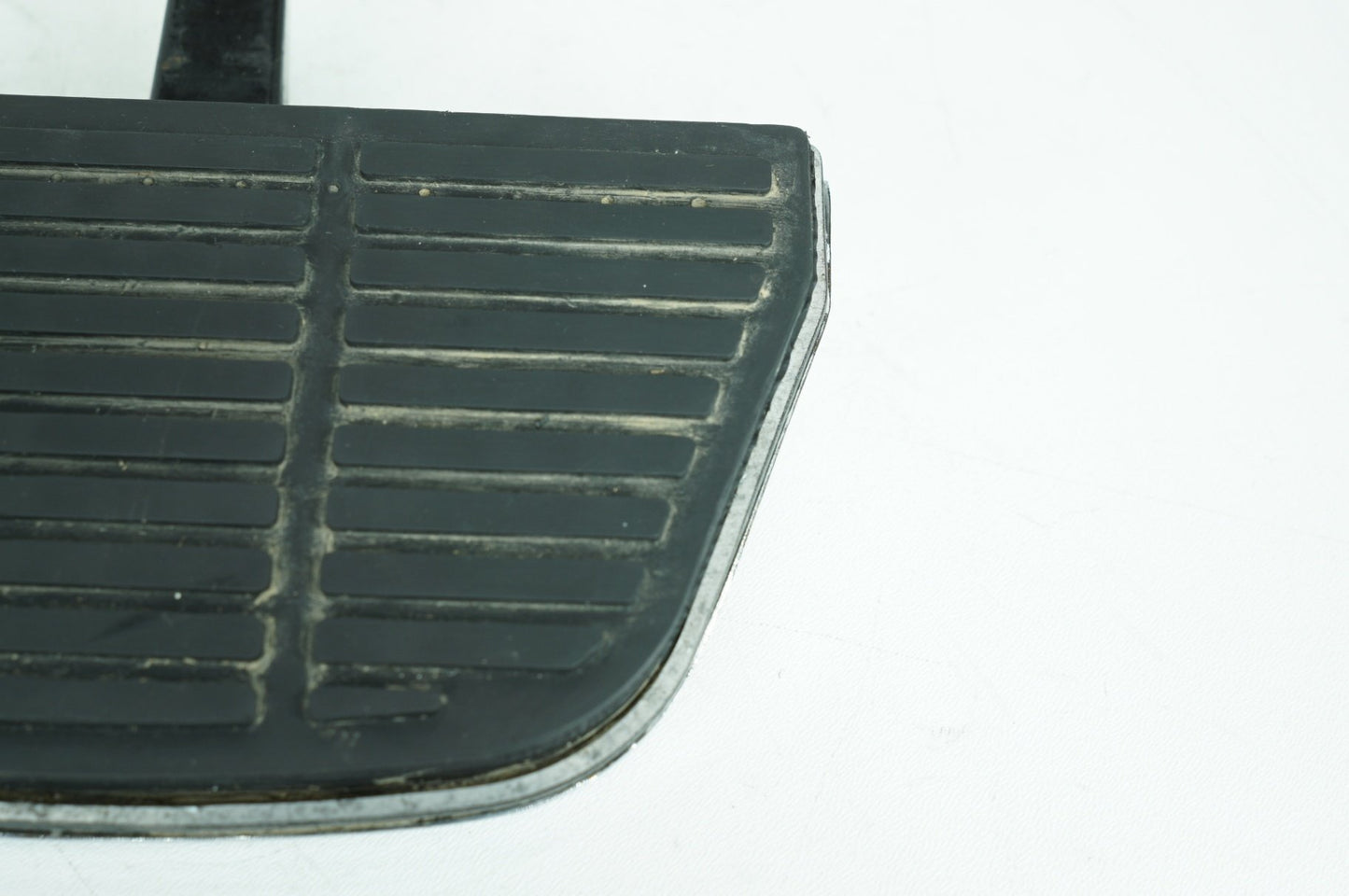 1999 - 2006 Harley-Davidson Touring Road King Police Left & Right Passenger Floorboard Foot Rest 50606-86A