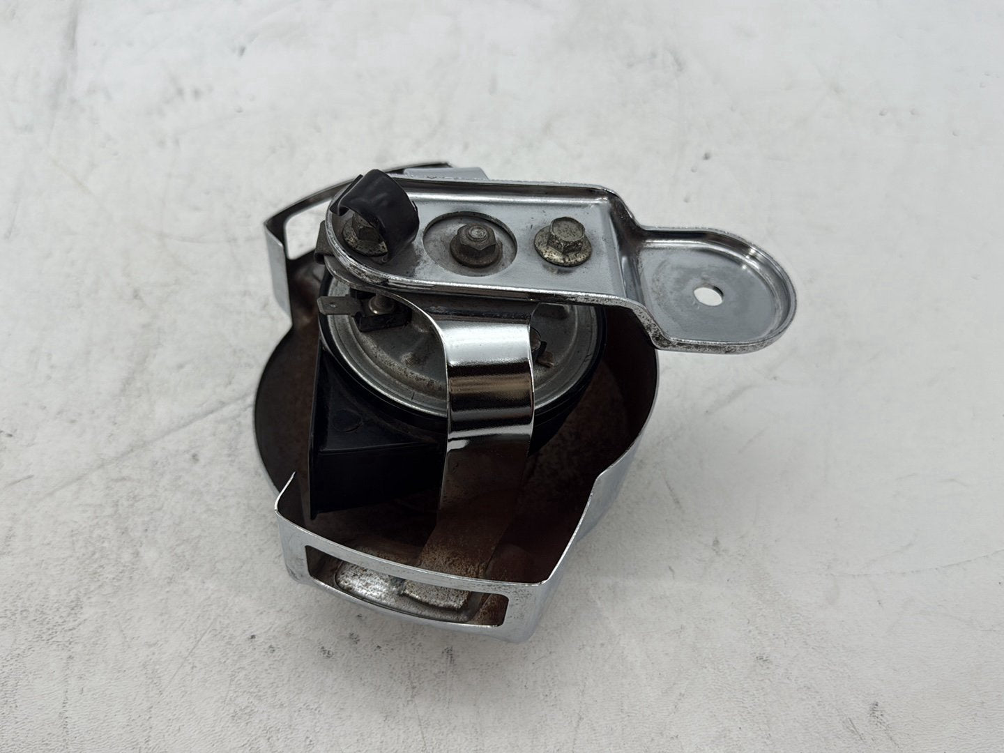 2003 Harley Electra Glide Touring Ultra FLHTCUI OEM Horn Signal Klaxon Chrome Cover