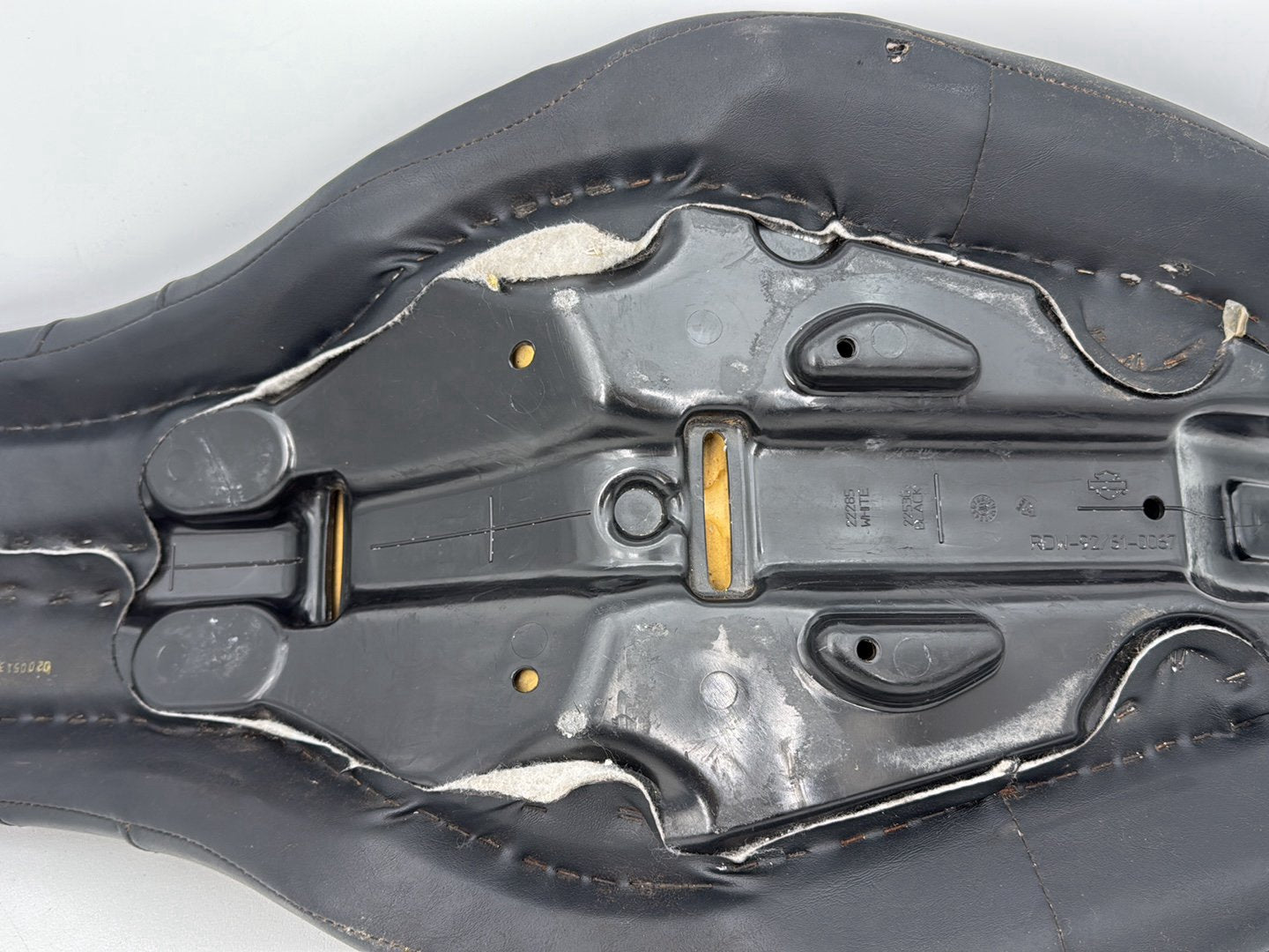 Harley-Davidson Misc  Passenger Rider Driver Seat Saddle 52000071