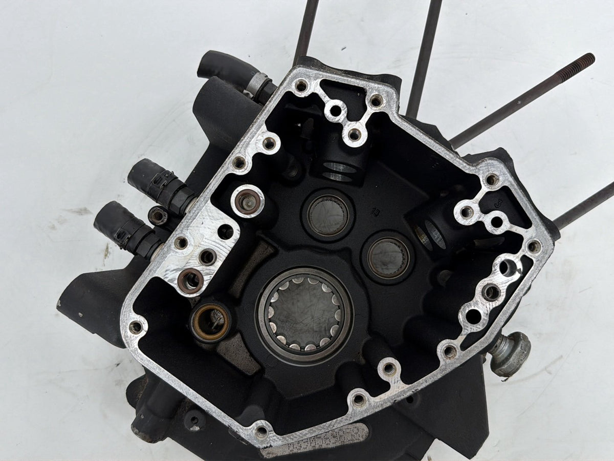 2005 Harley Touring FLHTCUI Electra Glide Ultra OEM Crankcase Shaft Engine Motor Cover