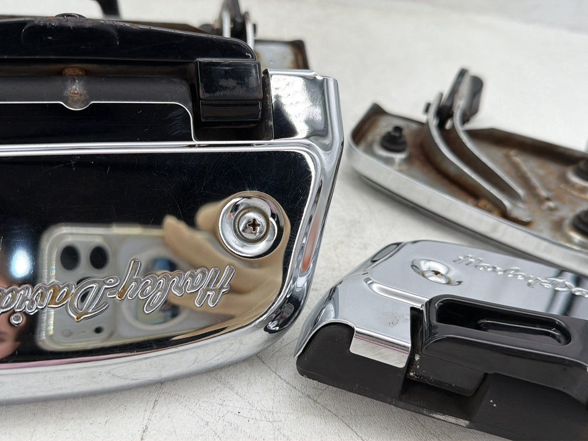 2006 Harley Electra Glide Touring Ultra FLHTCUI OEM Left Right Driver & Pass Floorboard Foot Rest