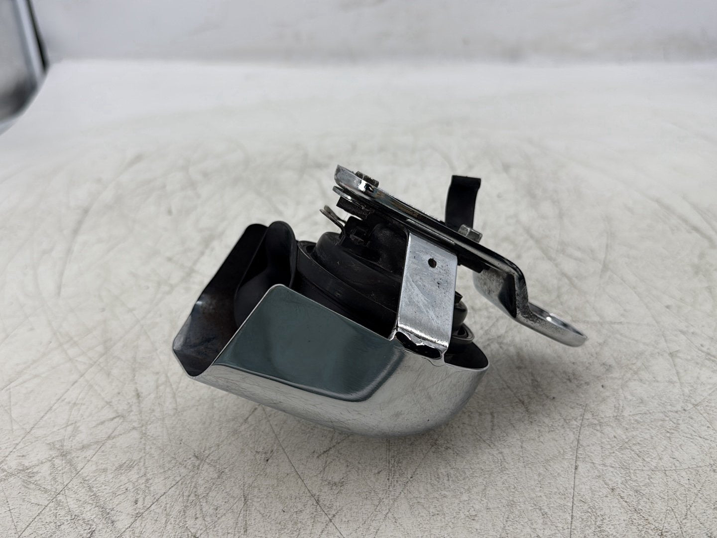 2000 Harley Softail FLSTC Heritage Classic OEM Horn Signal Klaxon Chrome Cover