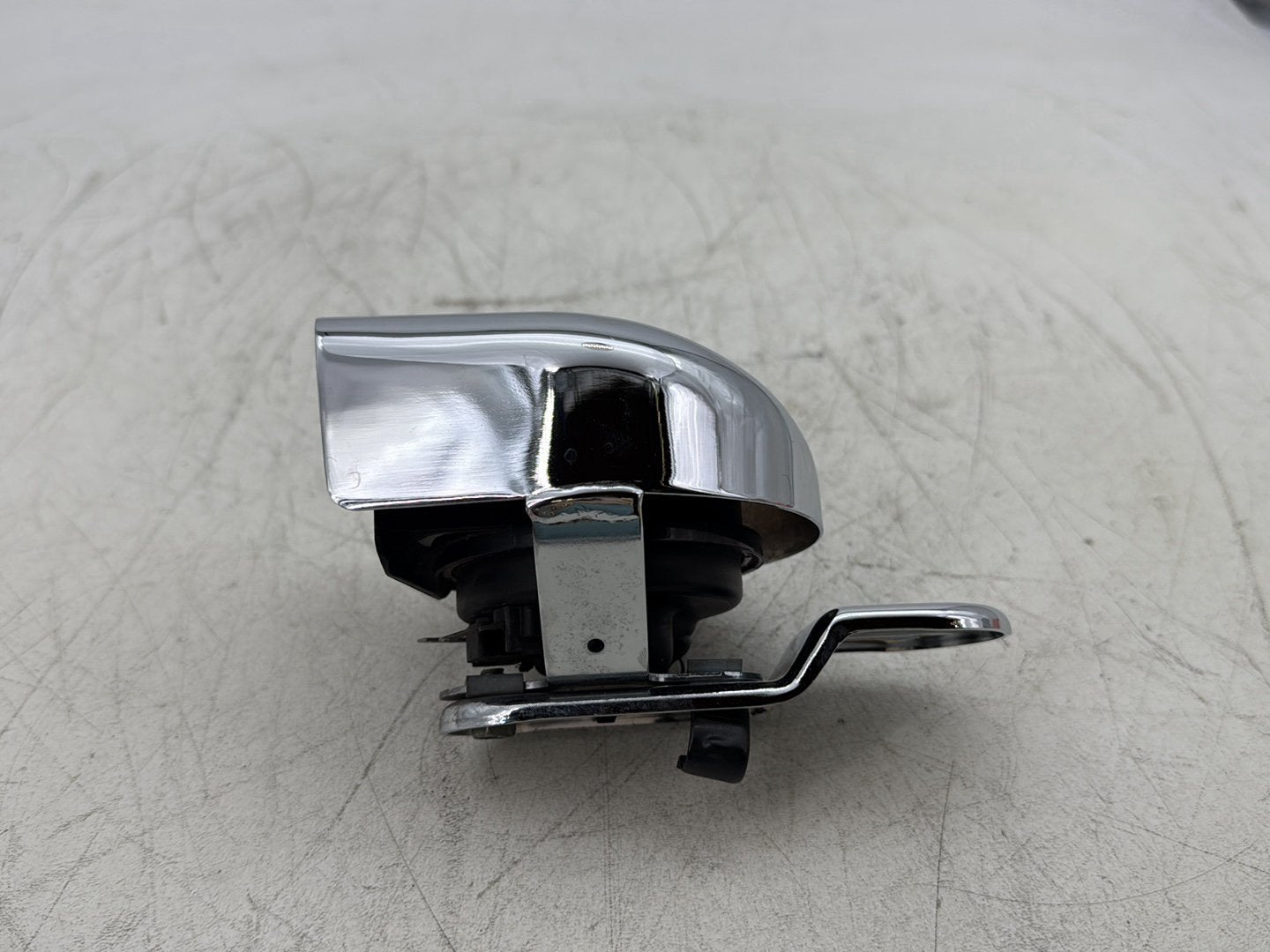 2007 Harley Touring Electra Glide Ultra OEM Horn Signal Klaxon Chrome Cover