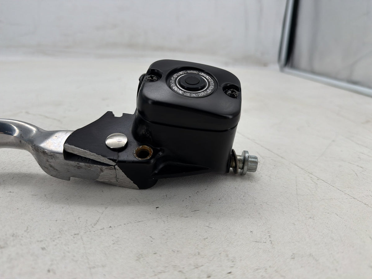 2005 Harley Dyna Wide Glide FXDWG OEM Front Right Brake Lever Master Cylinder