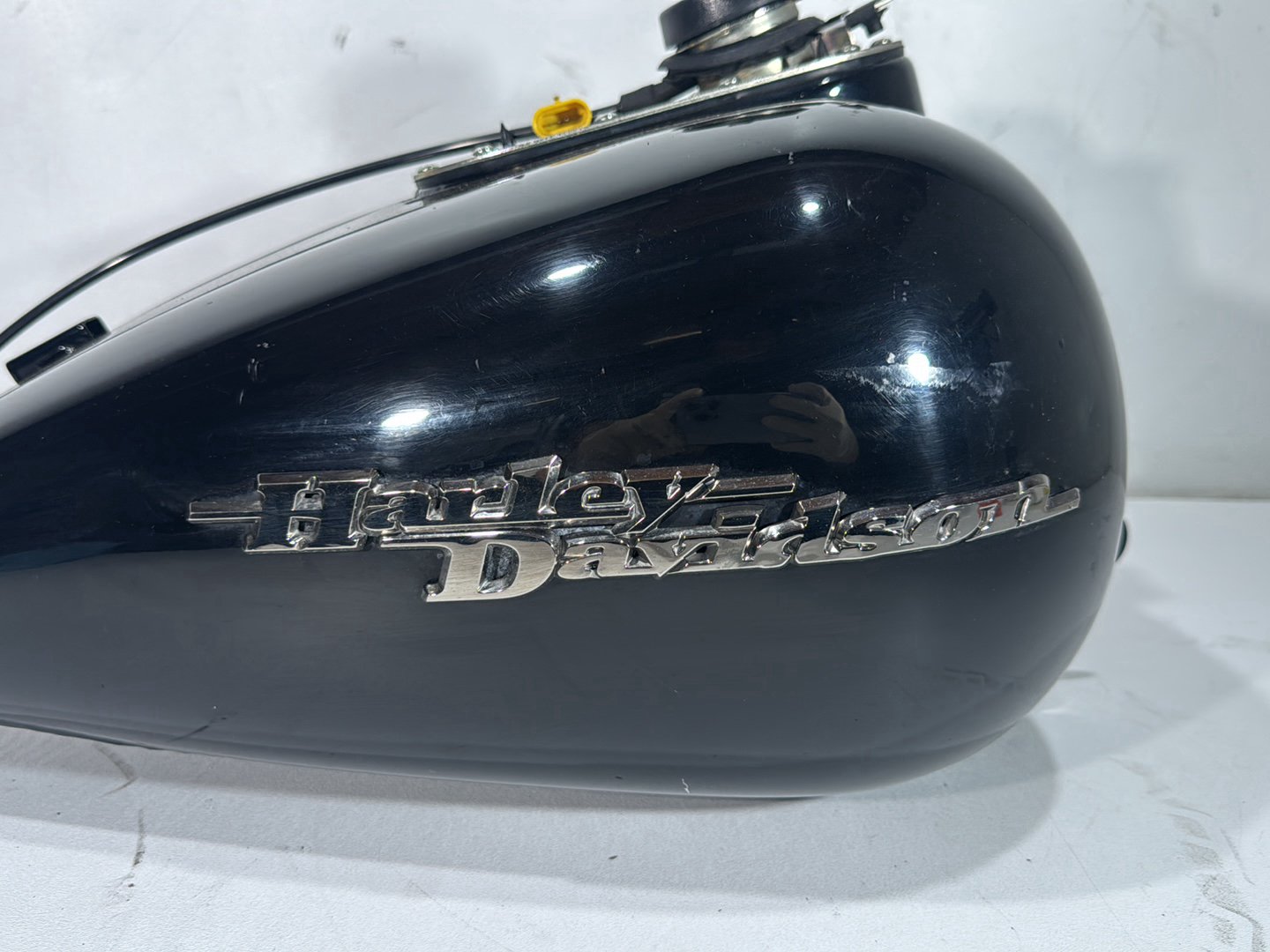 2007 Harley Street Glide Touring FLHX OEM Fuel Gas Tank Gasoline Reservoir