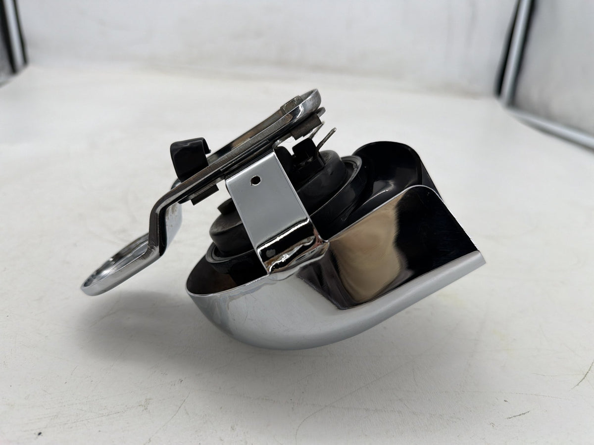 2006 Harley Softail Deuce FXSTDI OEM Horn Signal Klaxon Chrome Cover