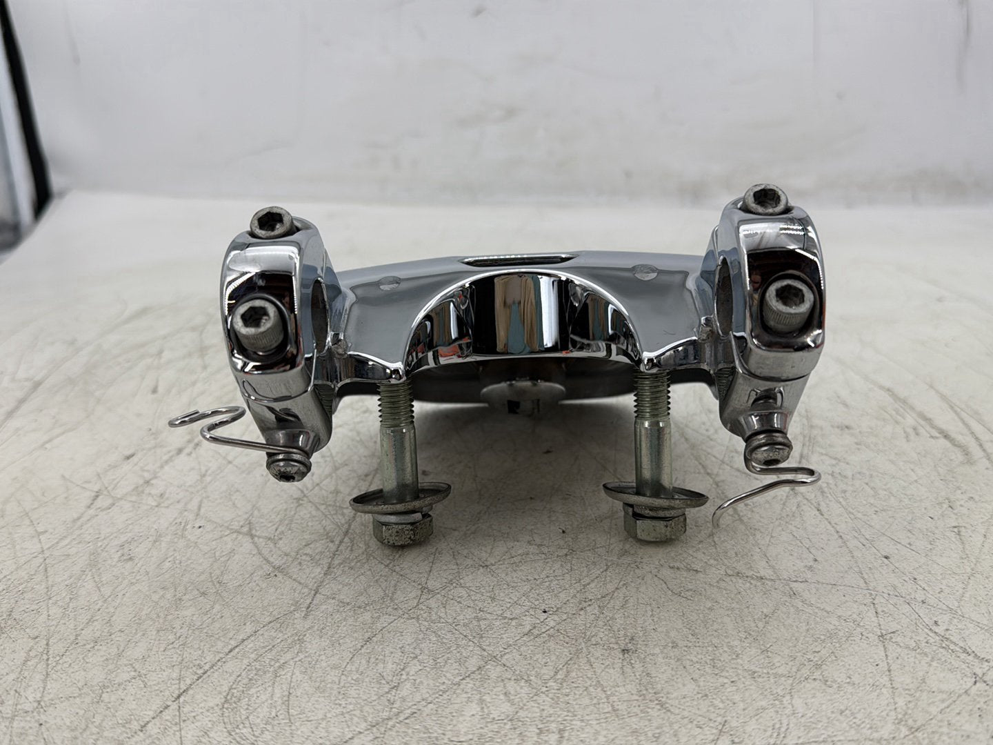 2015 Harley Dyna Low Rider FXDL OEM Front Handlebar Riser Top Clamp Chrome