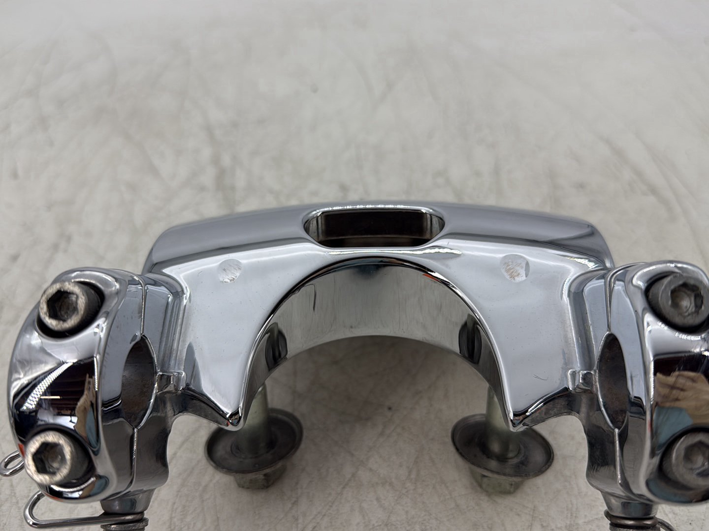 2015 Harley Dyna Low Rider FXDL OEM Front Handlebar Riser Top Clamp Chrome