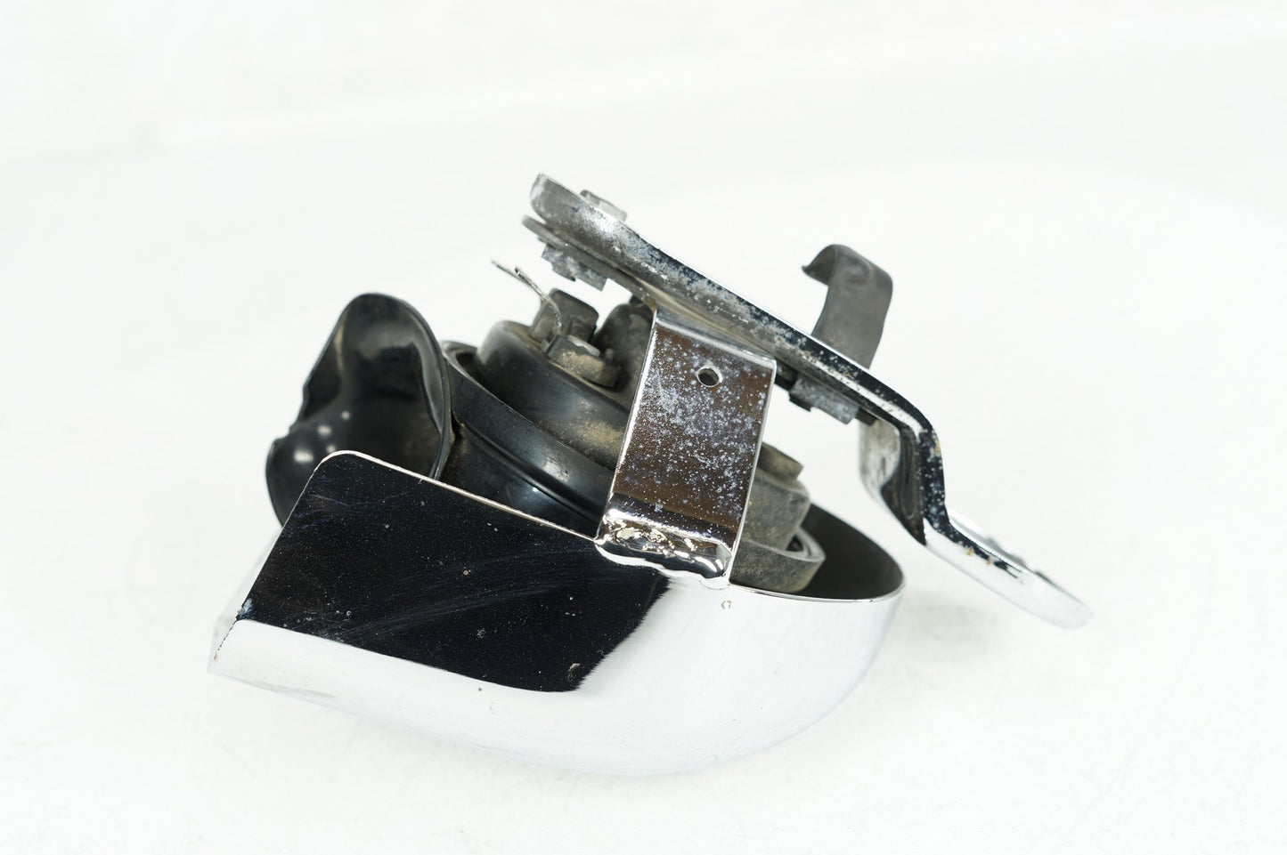1999 - 2006 Harley-Davidson Dyna Low Rider Horn Signal Klaxon Chrome Cover  	69012-93A