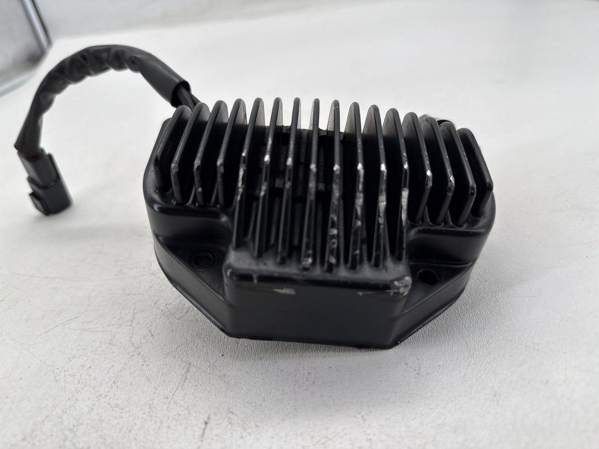 2007 Harley Dyna Super Glide FXD OEM Voltage Regulator Rectifier