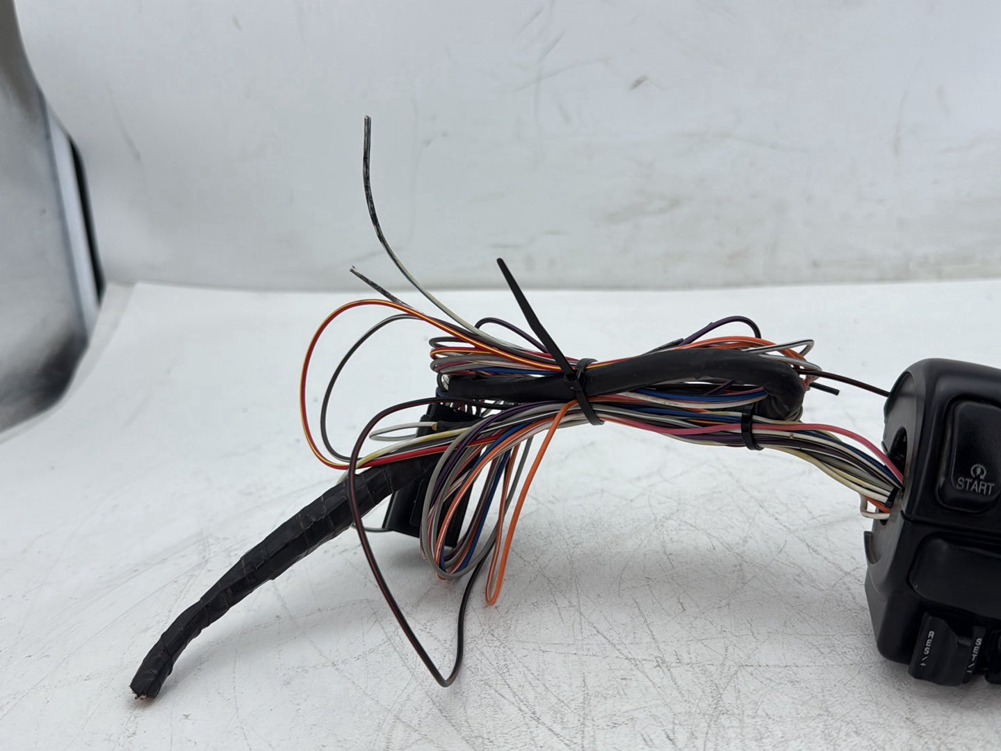 2010 Harley Street Glide Touring FLHX OEM Right Engine Start Kill Switches Controls