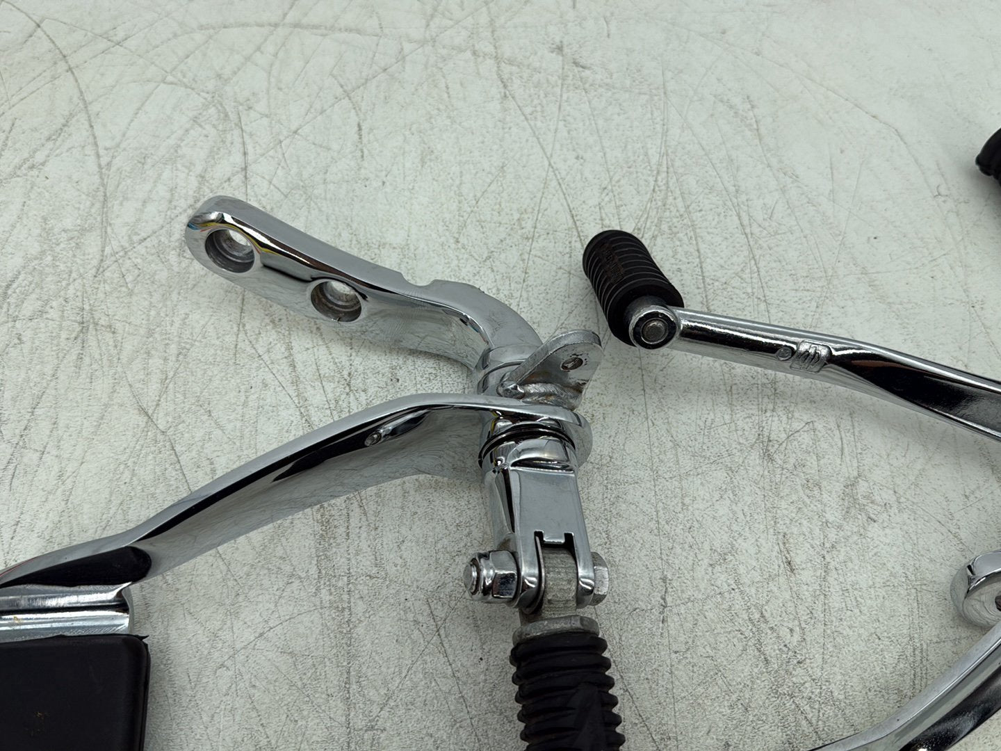 2007 Harley Dyna Street Bob FXDBI OEM Left Right Foot Brake Control Pegs