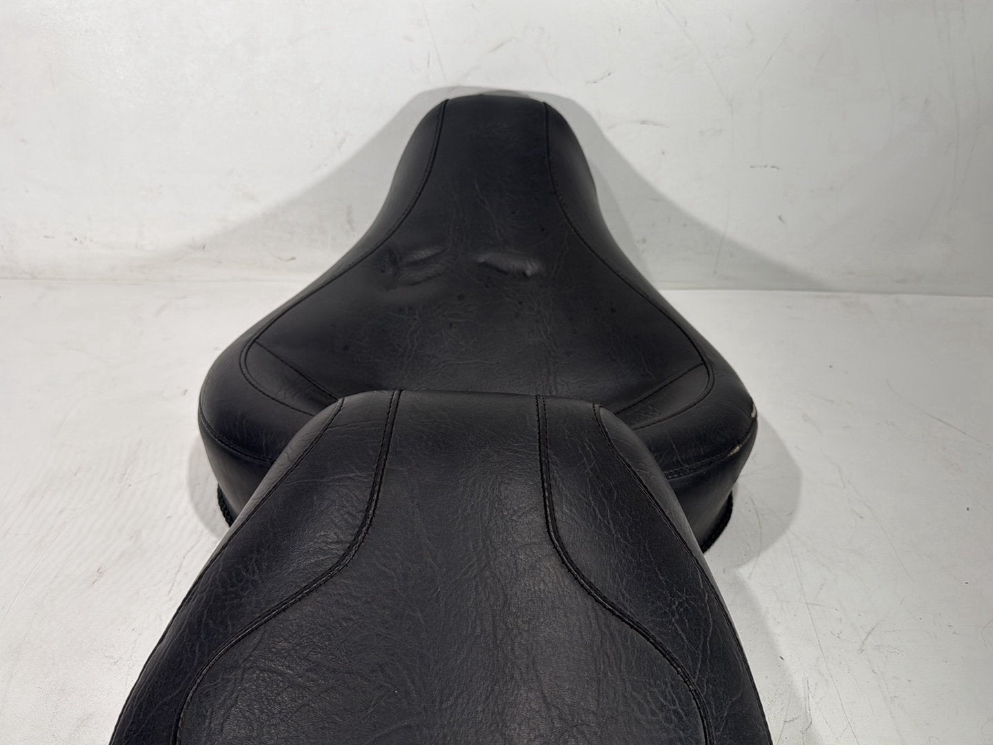 2000 Harley Dyna FXDWG Wide Glide OEM Passenger Rider Driver Seat Saddle