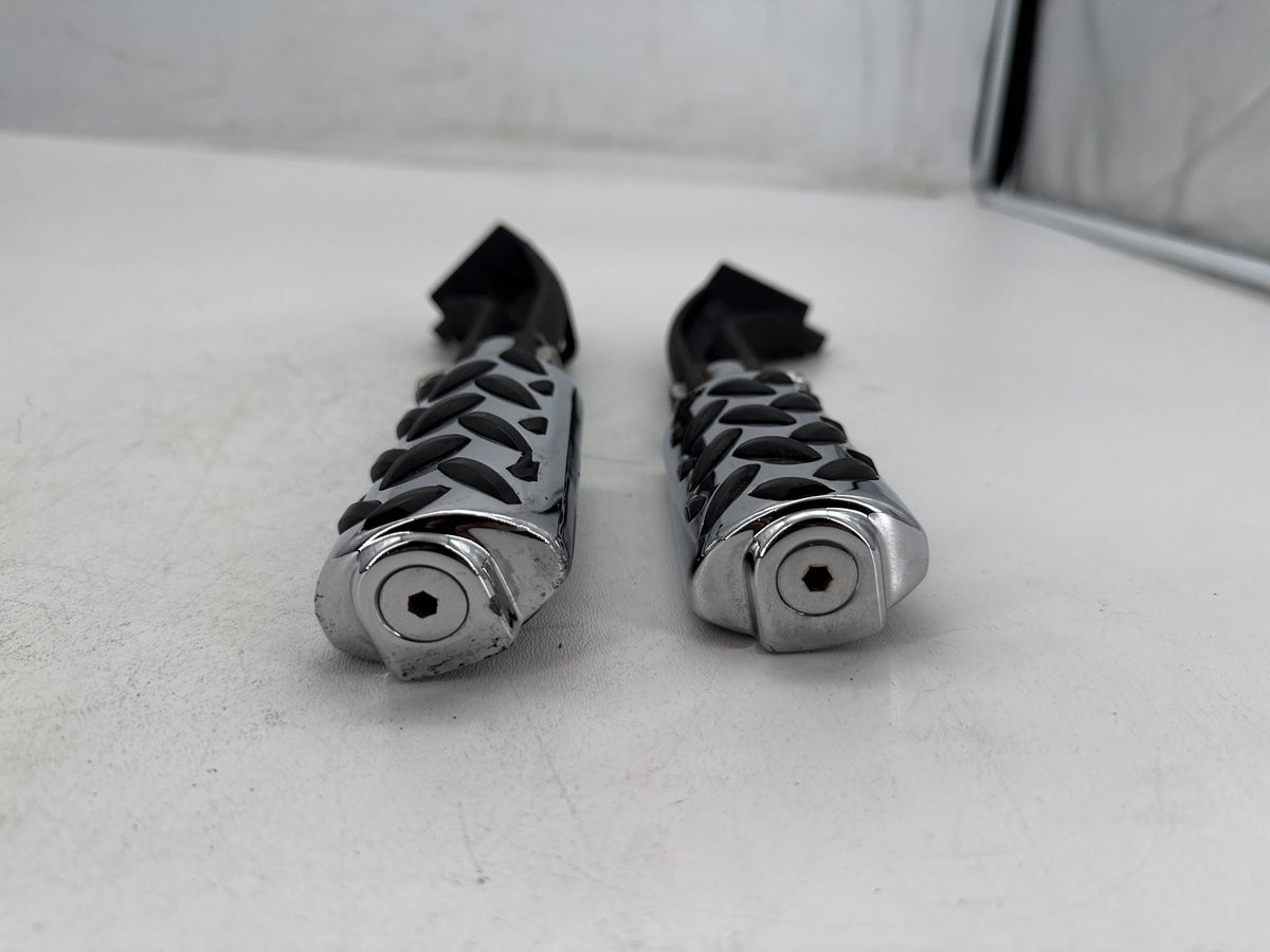 2007 Harley Dyna Super Glide FXD OEM Passenger Left & Right Foot Pegs