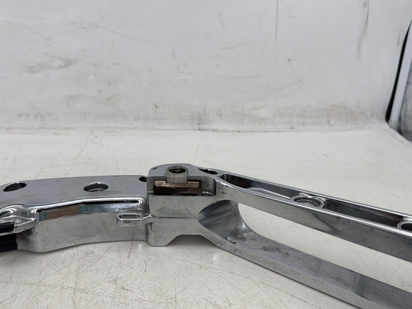 2015 Harley Road Glide Touring FLTRXS OEM Left Right Saddlebag Fender Struts Brackets