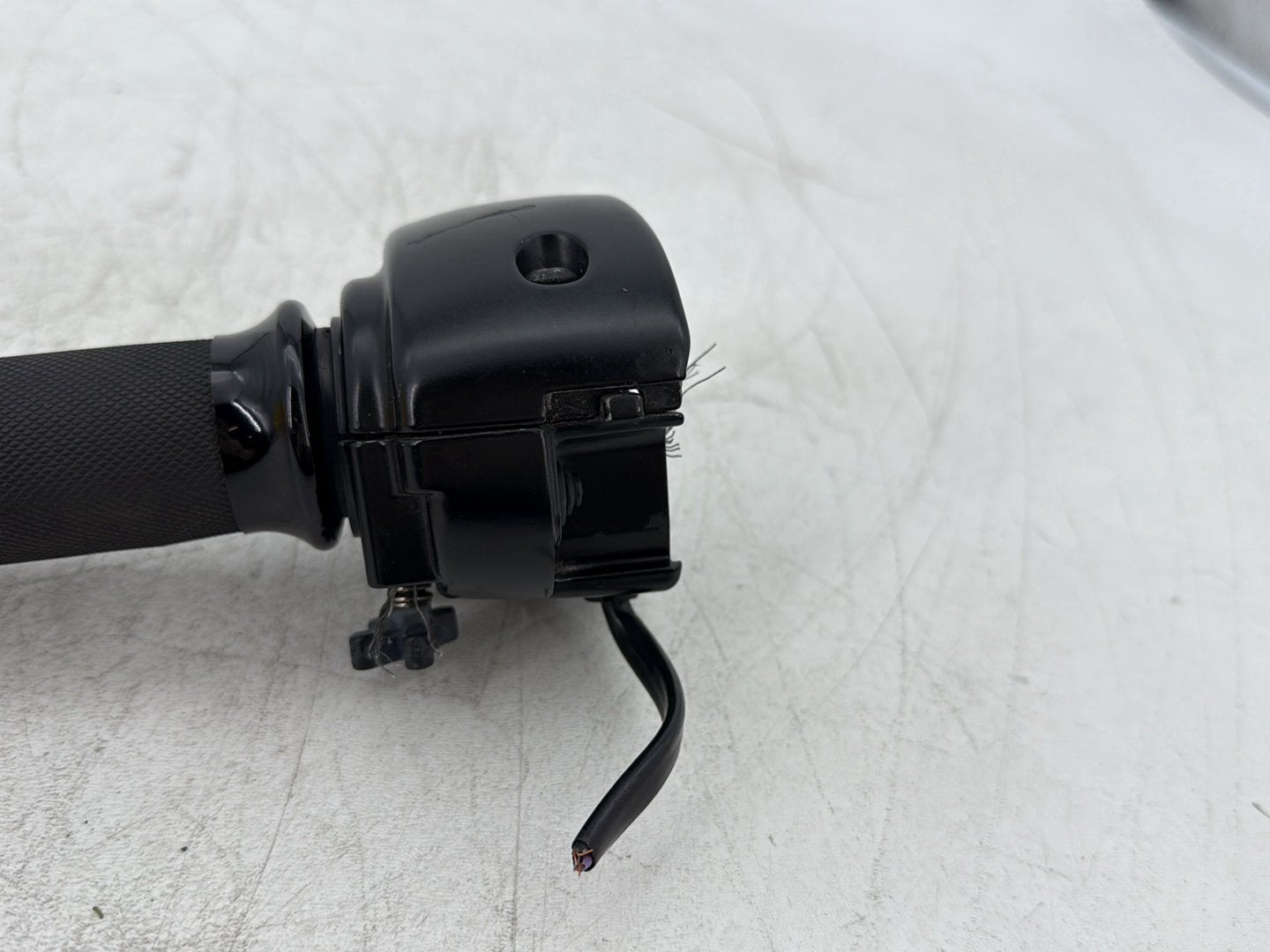 2010 Harley Dyna Fat Bob FXDF OEM Right Engine Start Kill Switches Controls