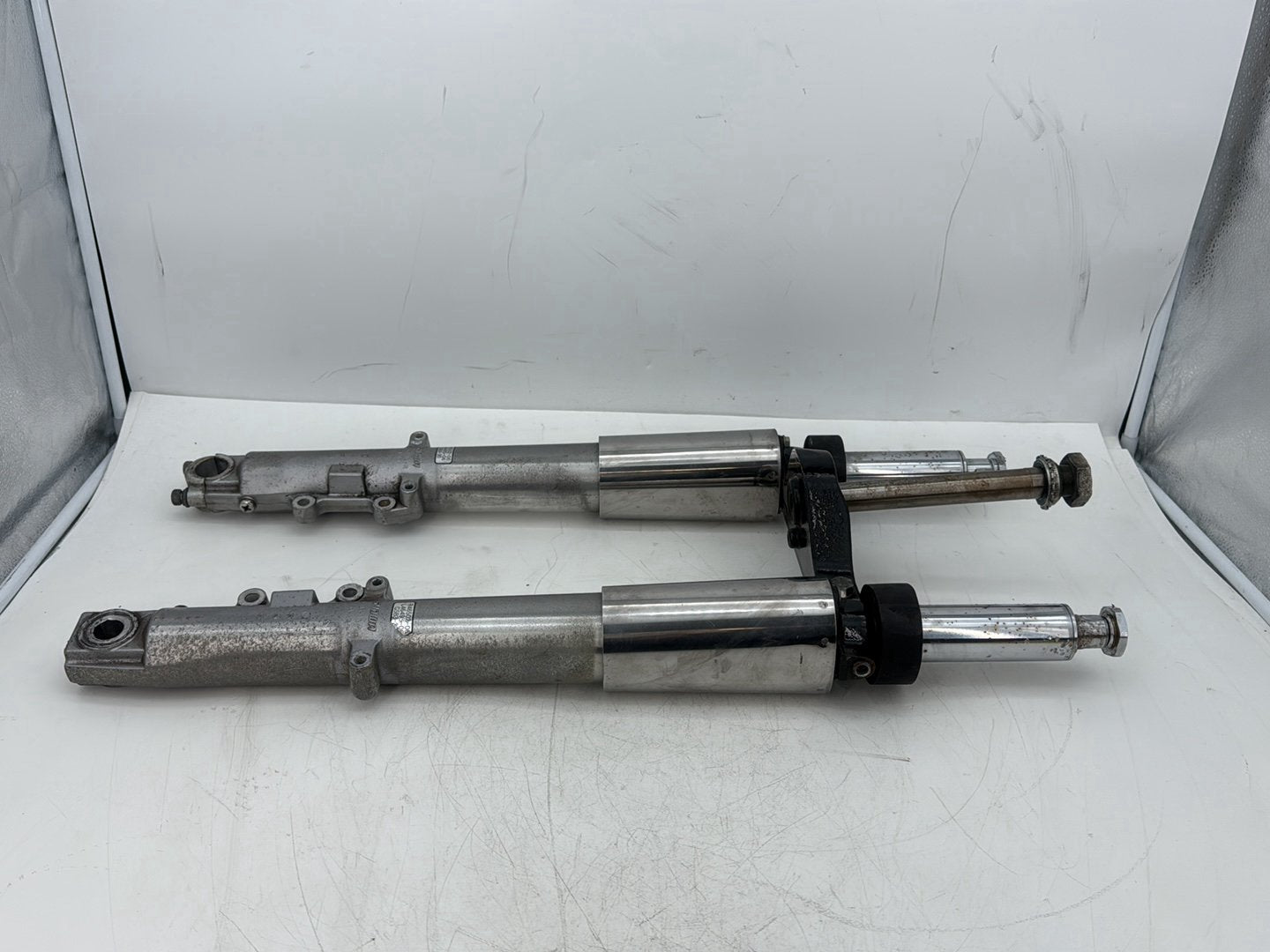 2007 Harley Touring FLHTCU Electra Glide Ultra OEM Front Triple Tree Set & LH RH Fork Legs Sliders