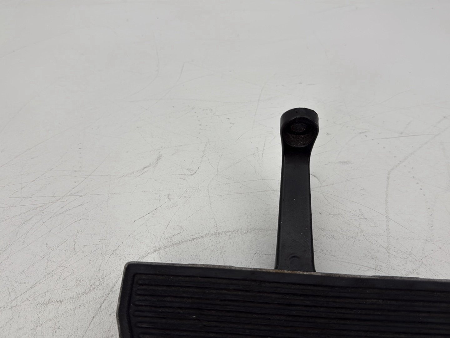 2006 Harley Touring FLHRI Road King OEM 1 Passenger Floorboard Foot Rest