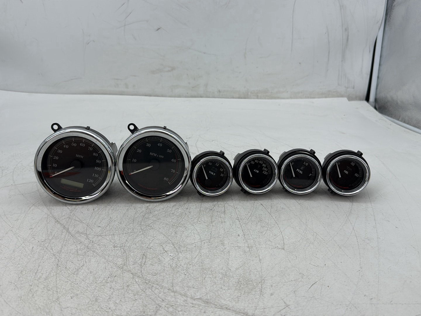 2005 Harley Electra Glide Touring Ultra FLHTCUI OEM Air Oil Volt Fuel Tacho Speedo Gauges