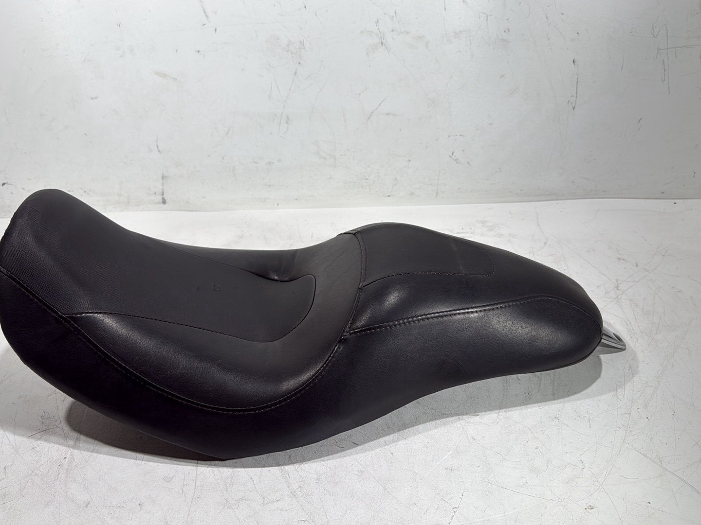 2008 Harley Dyna Fat Bob FXDF OEM Passenger Rider Driver Seat Saddle