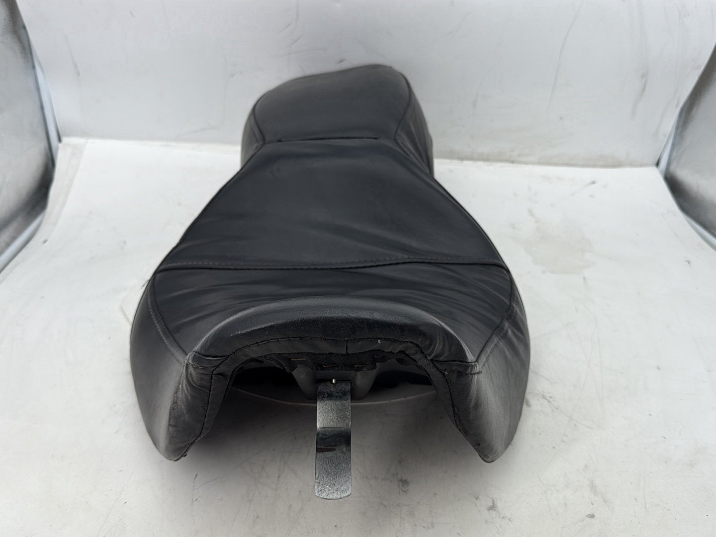 2005 Harley Road Glide Touring FLTRI OEM Passenger Rider Driver Seat Saddle