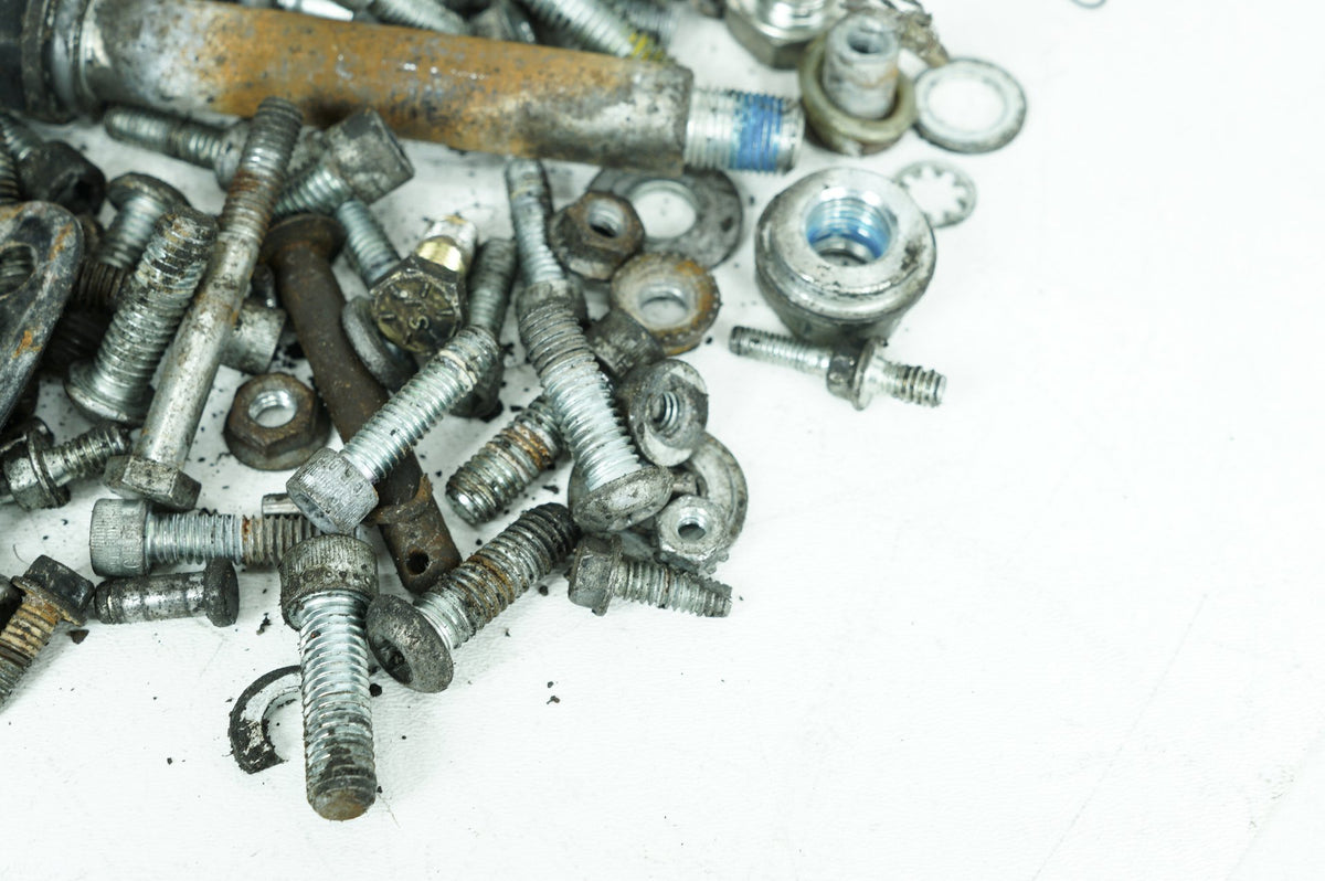 2005 Harley-Davidson Sportster XL883 C - Hardware Bolts Nuts & Brackets