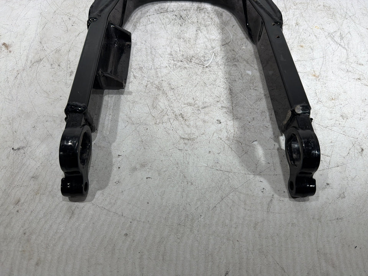 2004 Harley Electra Glide CVO Screamin Eagle OEM Rear Fork Swingarm Swing Arm