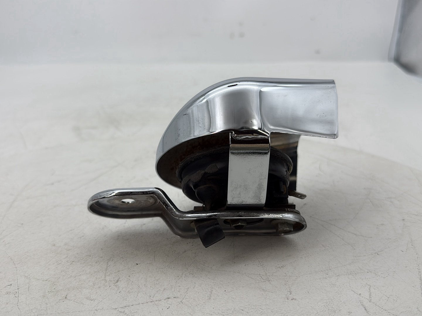 2008 - 2016 Harley-Davidson Touring Electra Glide Ultra Horn Signal Klaxon Chrome Cover 69012-93A