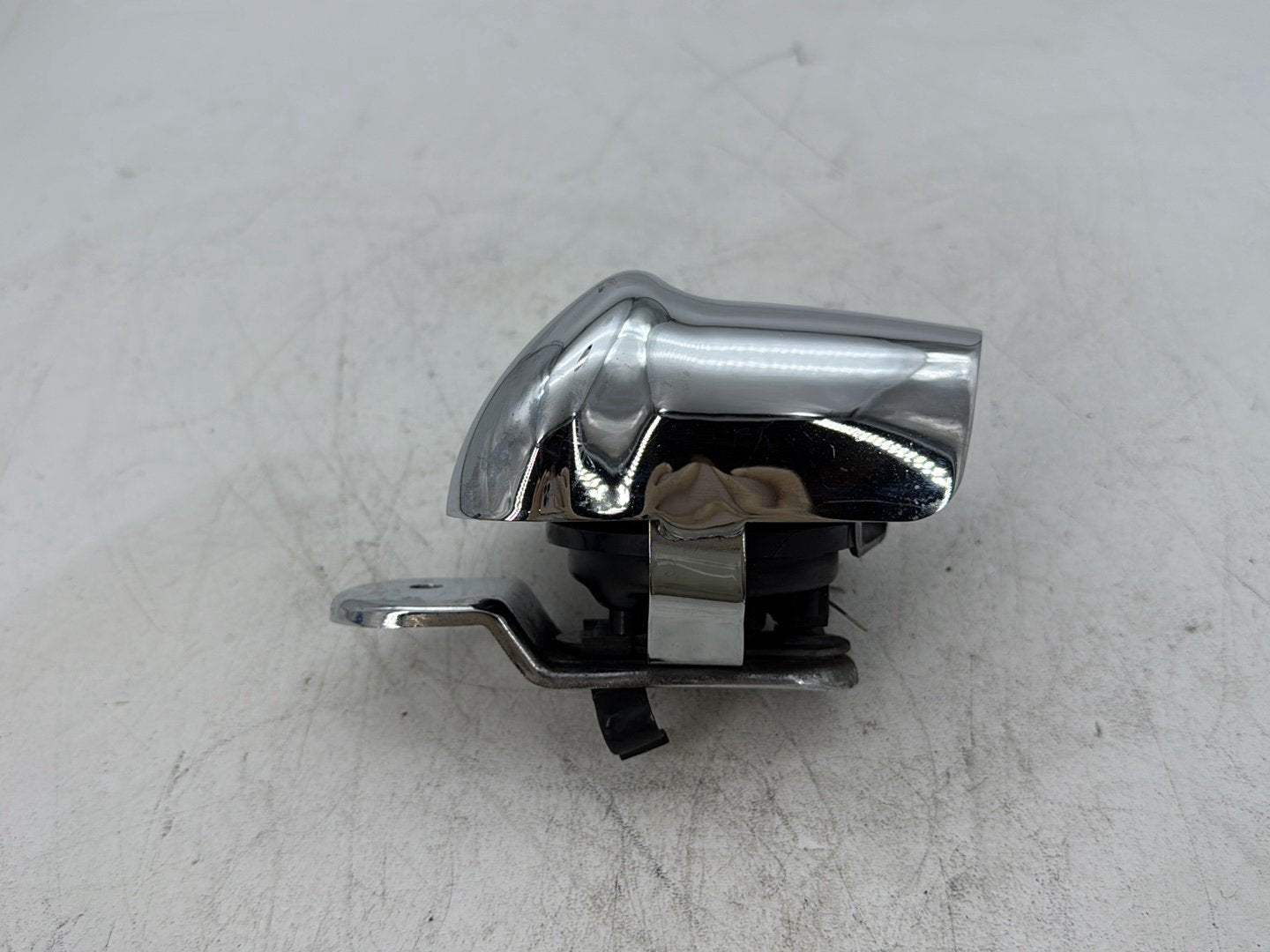 2018 Harley Electra Glide Touring Ultra FLHTCU Horn Signal Klaxon Chrome Cover