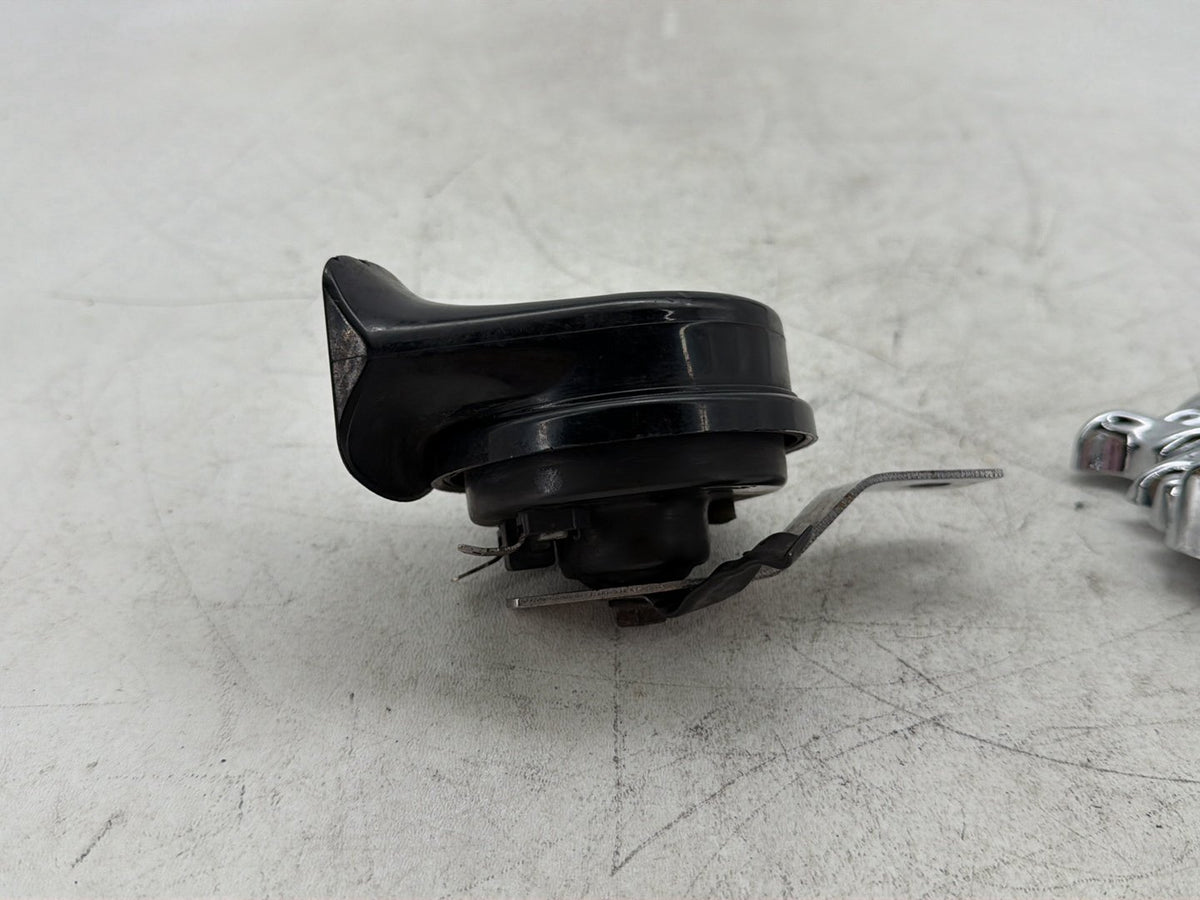 2005 Harley Road King Touring Police Horn Signal Klaxon w/ Chrome Cover SKULL