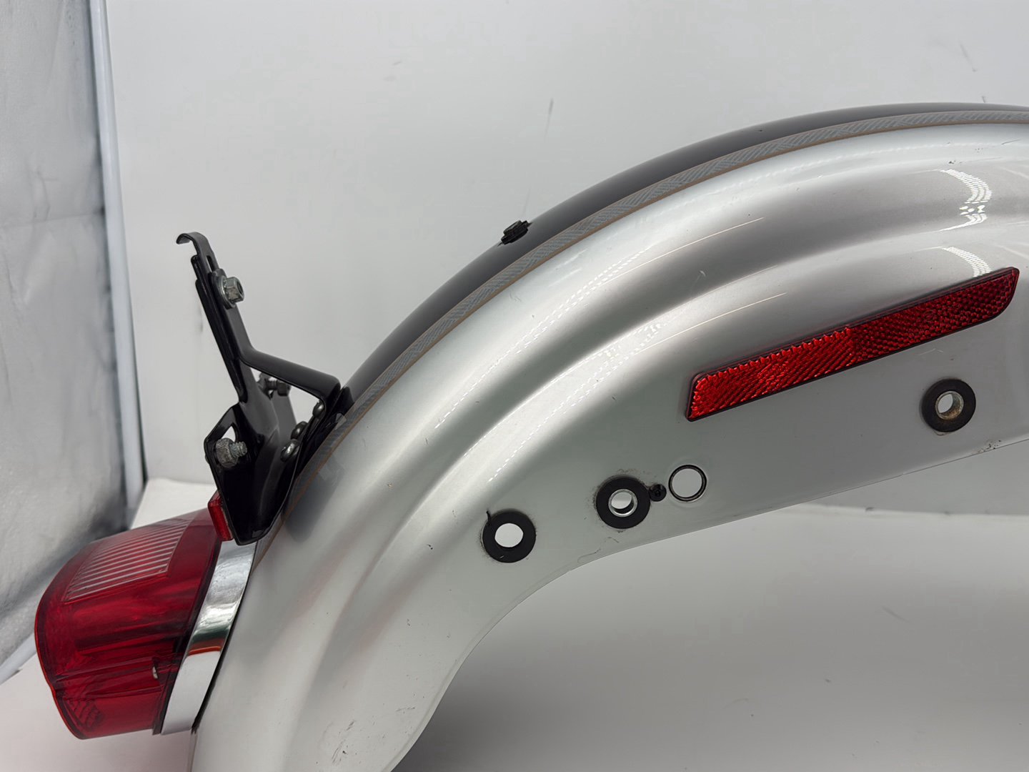 2003 Harley Sportster XL1200C 1200 Custom Anniversary OEM Rear Wheel Fender Taillight Brake Lamp