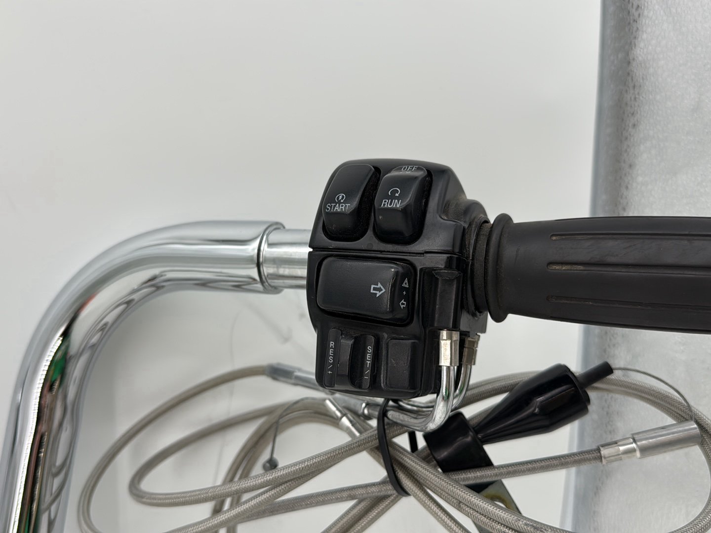 2005 Harley Touring FLHRCI Road King Classic OEM Handlebars Left Right Switches Controls