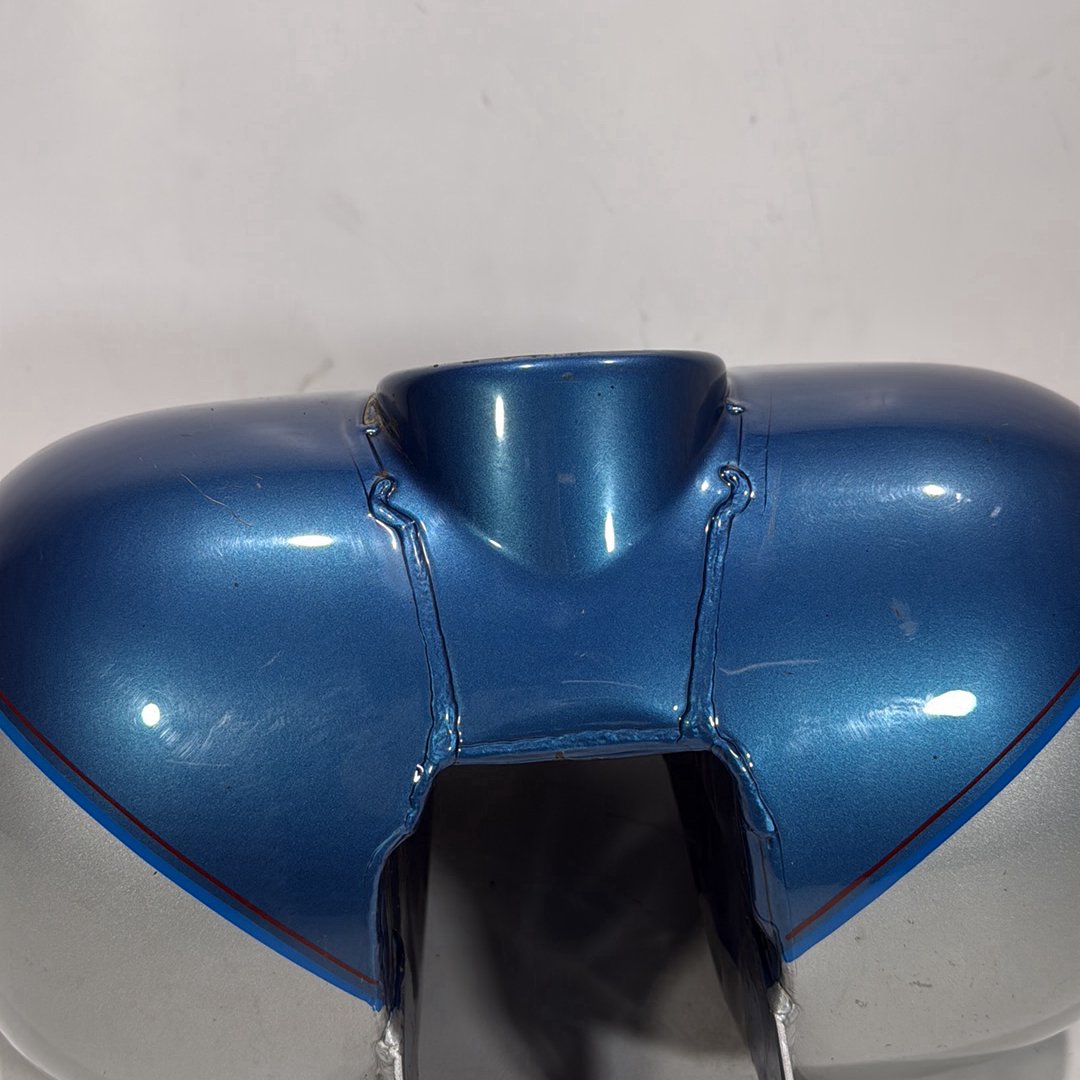 1999 - 2006 Harley-Davidson Touring Electra Glide Ultra Fuel Gas Tank Gasoline Reservoir  	61356-03