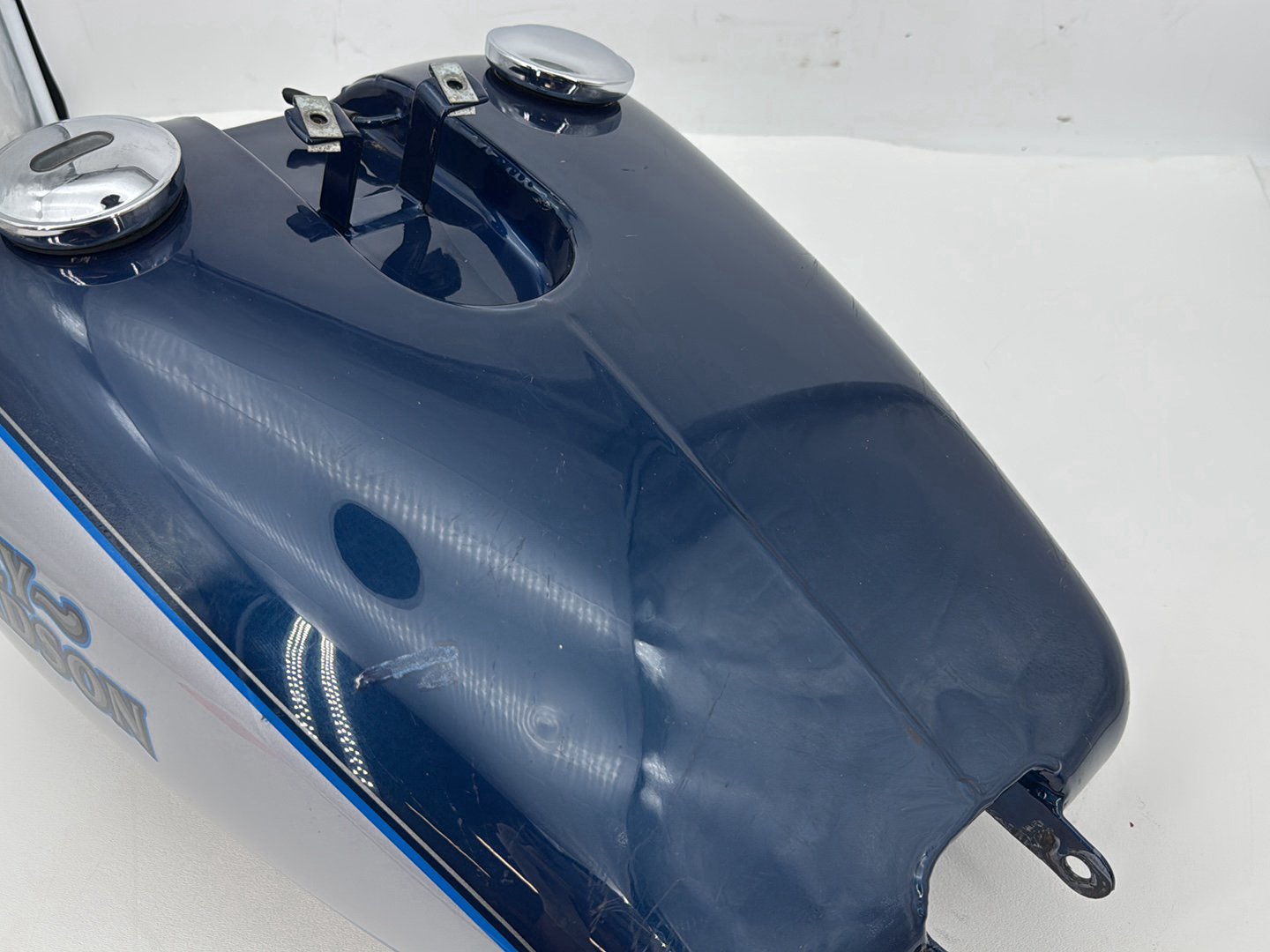 1999 - 2006 Harley-Davidson Dyna Low Rider Fuel Gas Tank Gasoline Reservoir w/ Fuel Tank Gauge Level