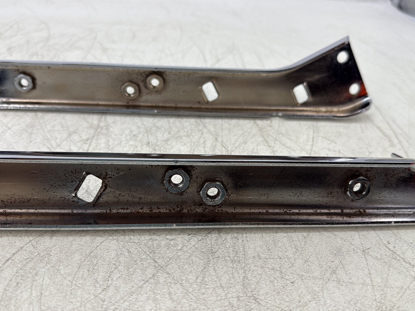 2004 Harley Road King Touring Custom FLHRSI OEM Left Right Saddlebag Fender Struts Brackets