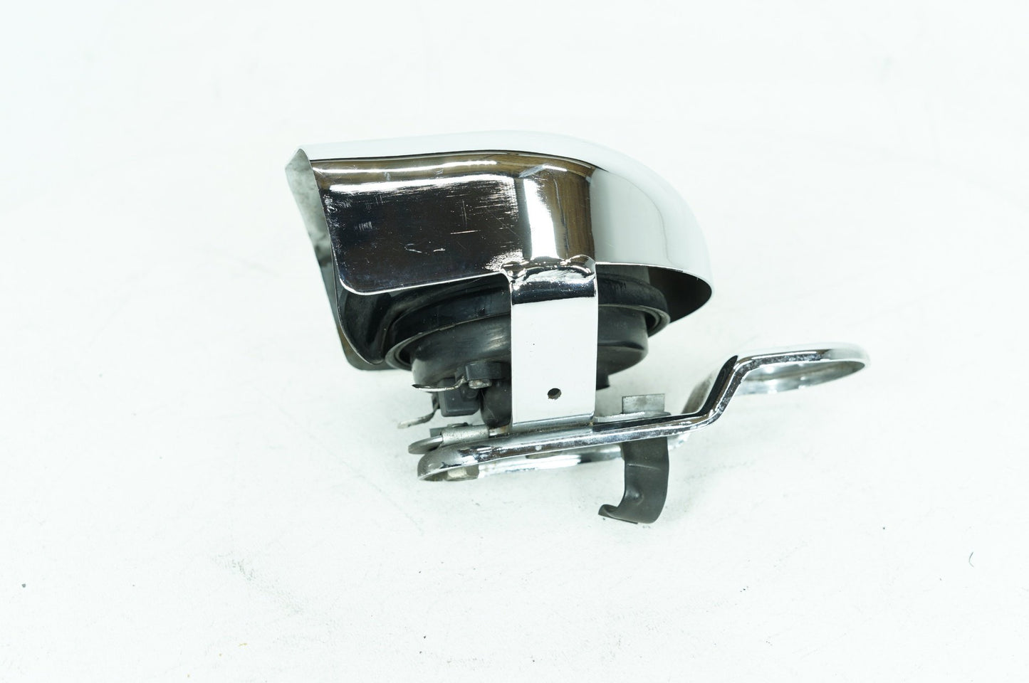 1999 - 2006 Harley-Davidson Touring Electra Glide Ultra Horn Signal Klaxon Chrome Cover 69012-93A