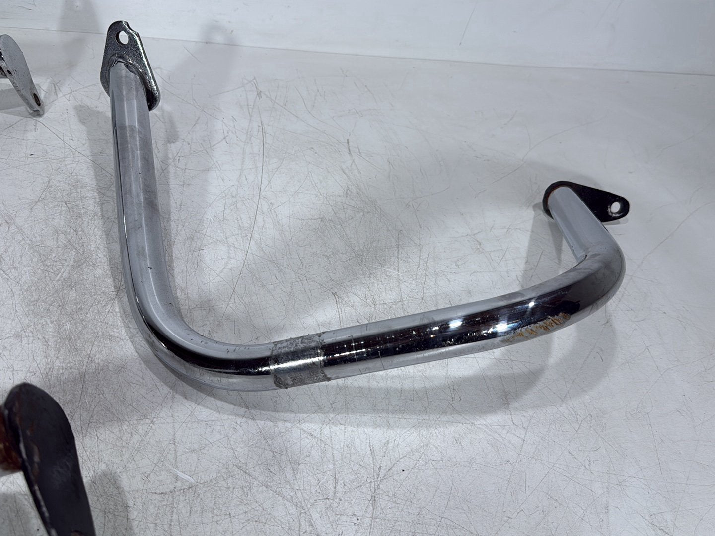 06 Harley Touring FLHRI Road King OEM Rear Left Right Saddlebag Guard Rails Bar